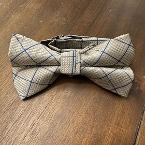 Beige with navy stripe print bow tie, can bundle with other bow ties!